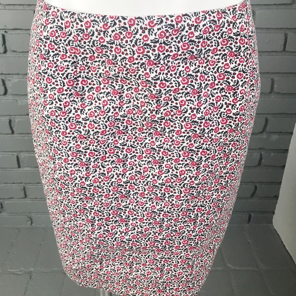 Ann Taylor Dresses & Skirts - Ann Taylor | Classic Rose Pattern Pencil Skirt 6